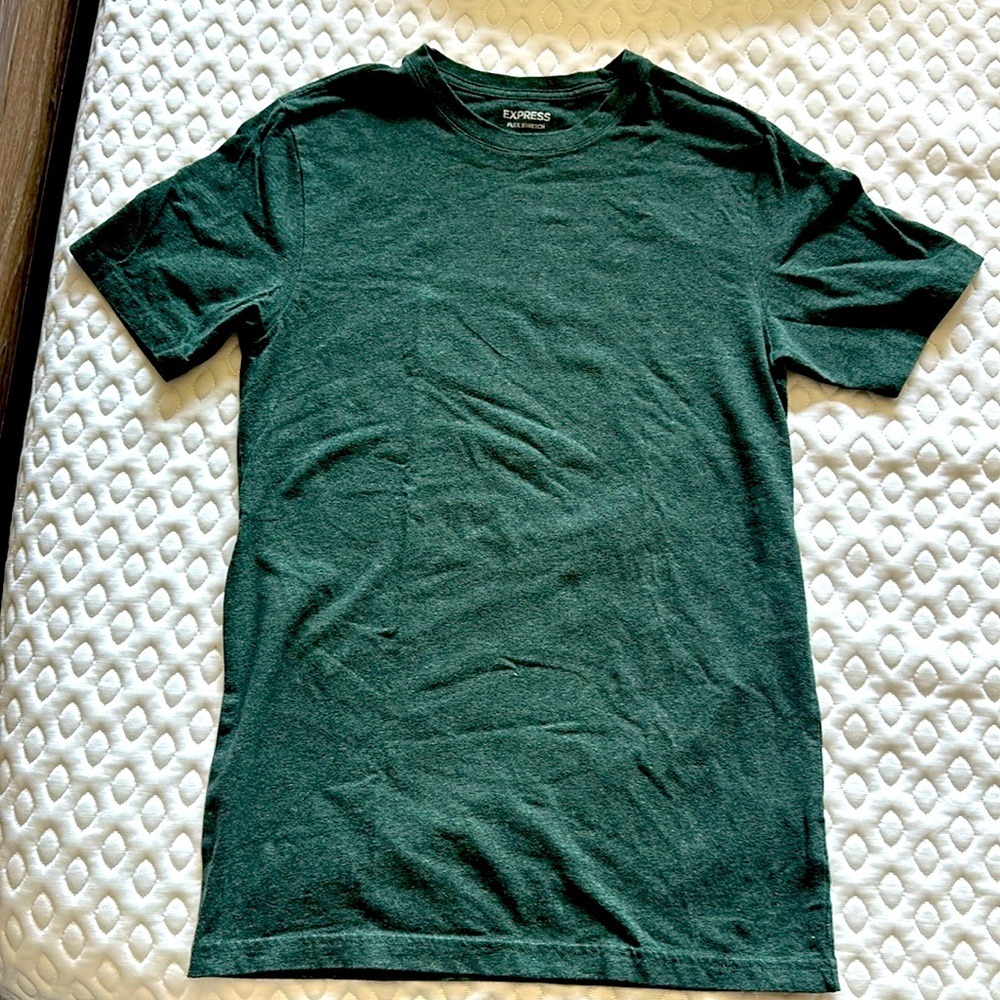 Men’s dark green t shirt